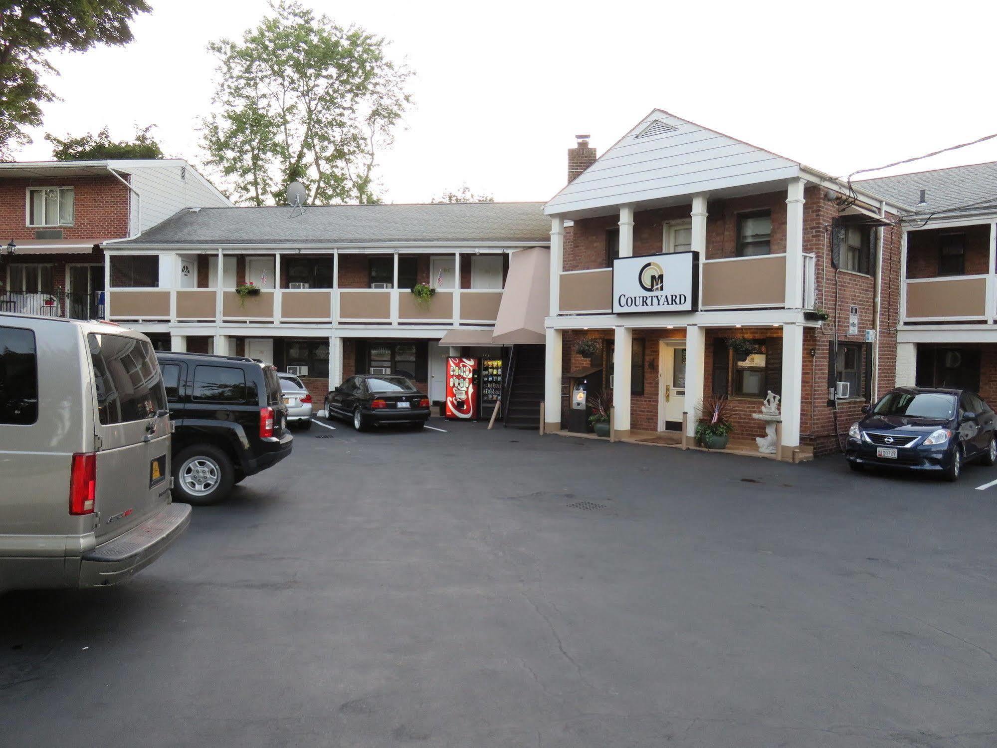 ווייט פליינס Central Motel Courtyard מראה חיצוני תמונה