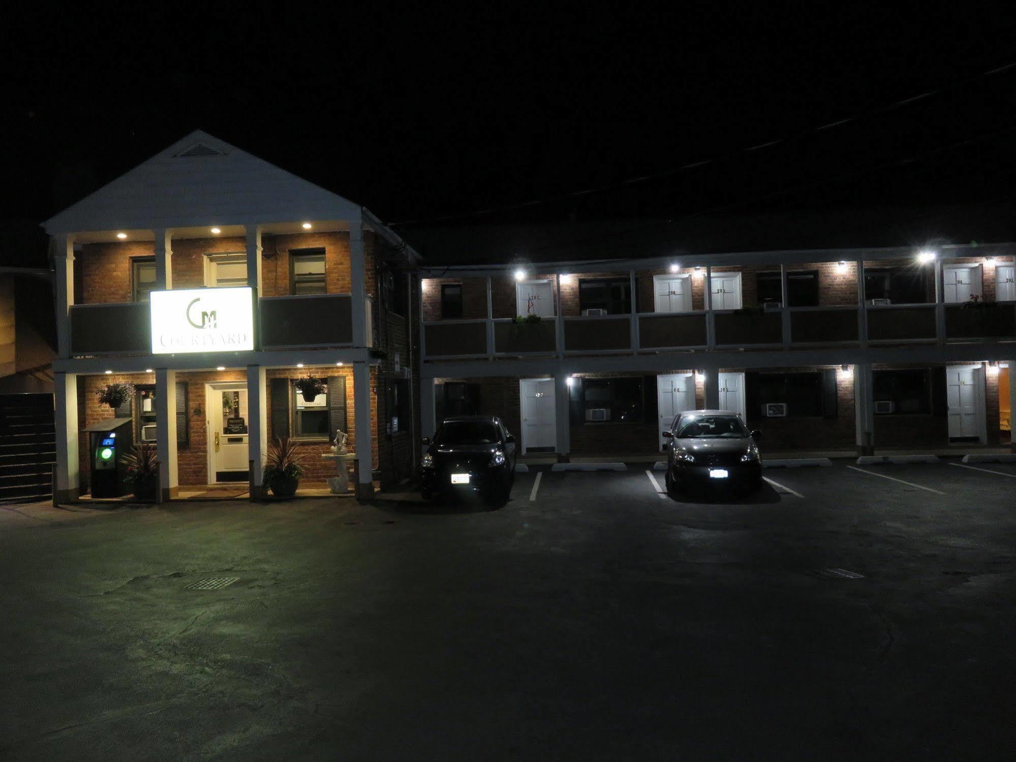 ווייט פליינס Central Motel Courtyard מראה חיצוני תמונה